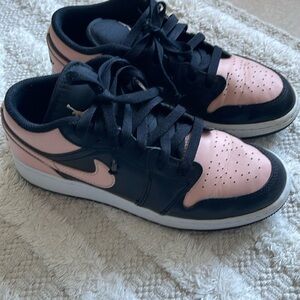 Air Jordan 1 Low Crimson Tint Pink size 5Y